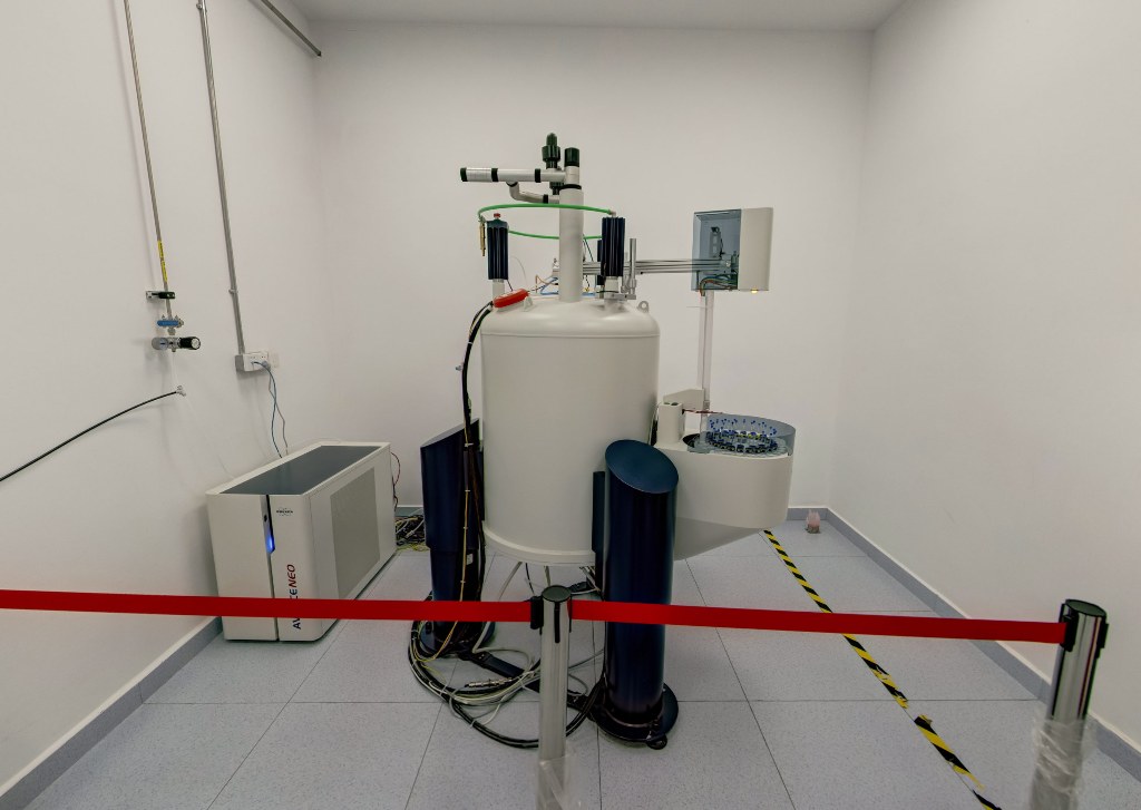 NMR analytical equipment